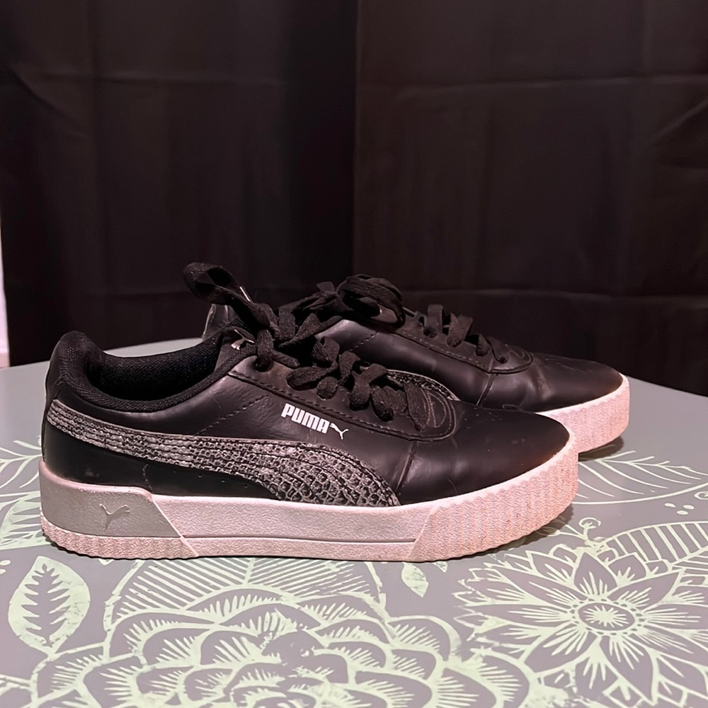 Puma Low Top Sneaker Size 7